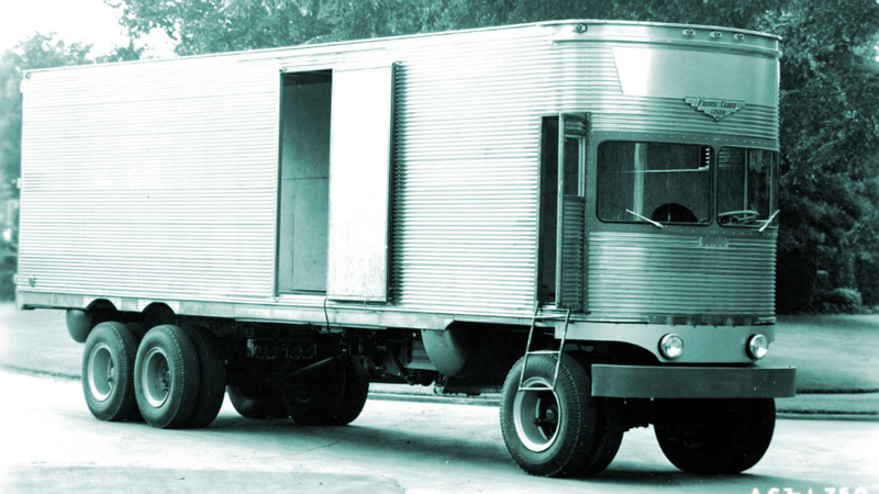 Illustration for article titled The Craziest Twin-Engined Racing Cars Were Made By A Bus Company